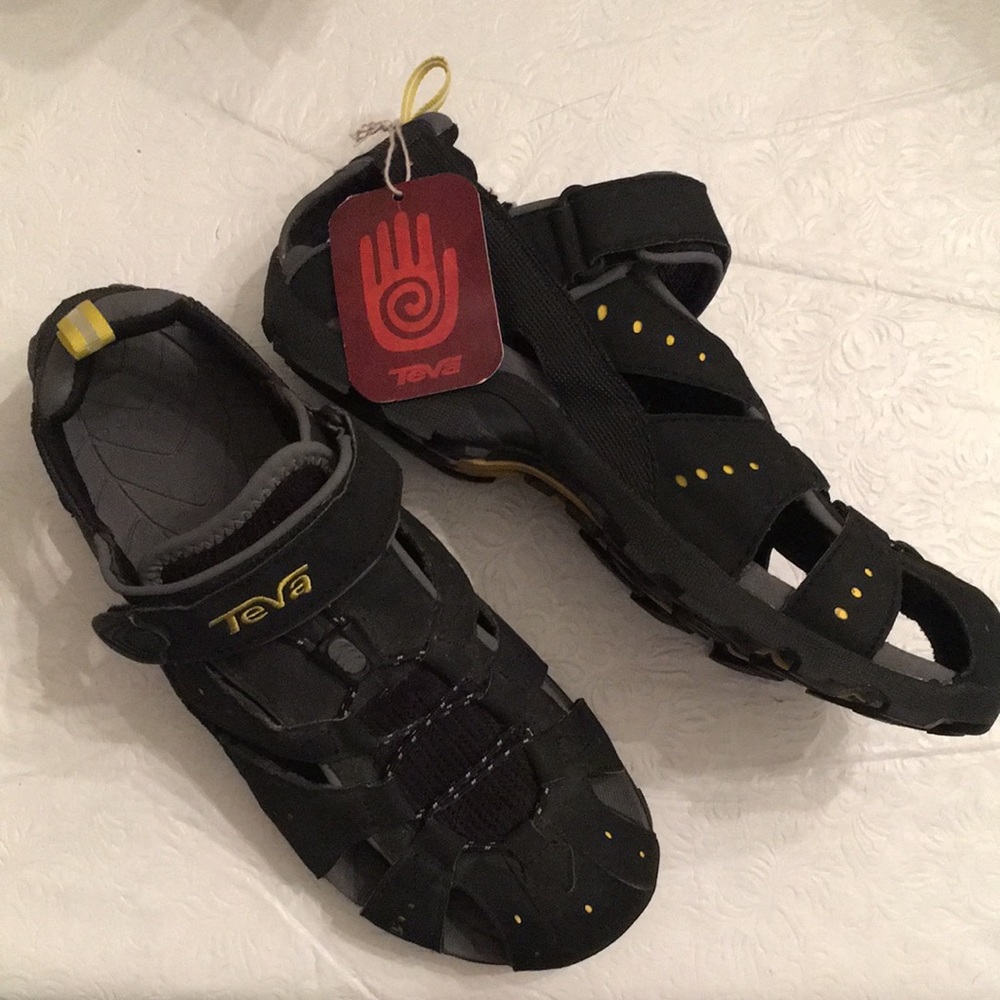 Teva hiking shoes🌲